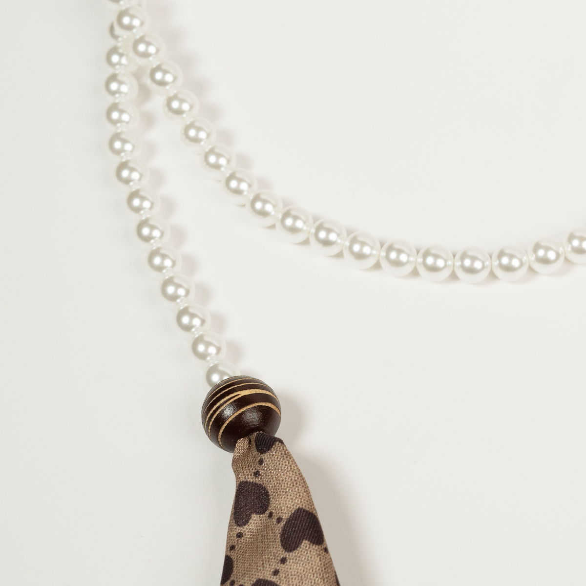 LOUVE – Sciarpa con Perle